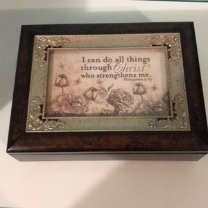 Jewelry box